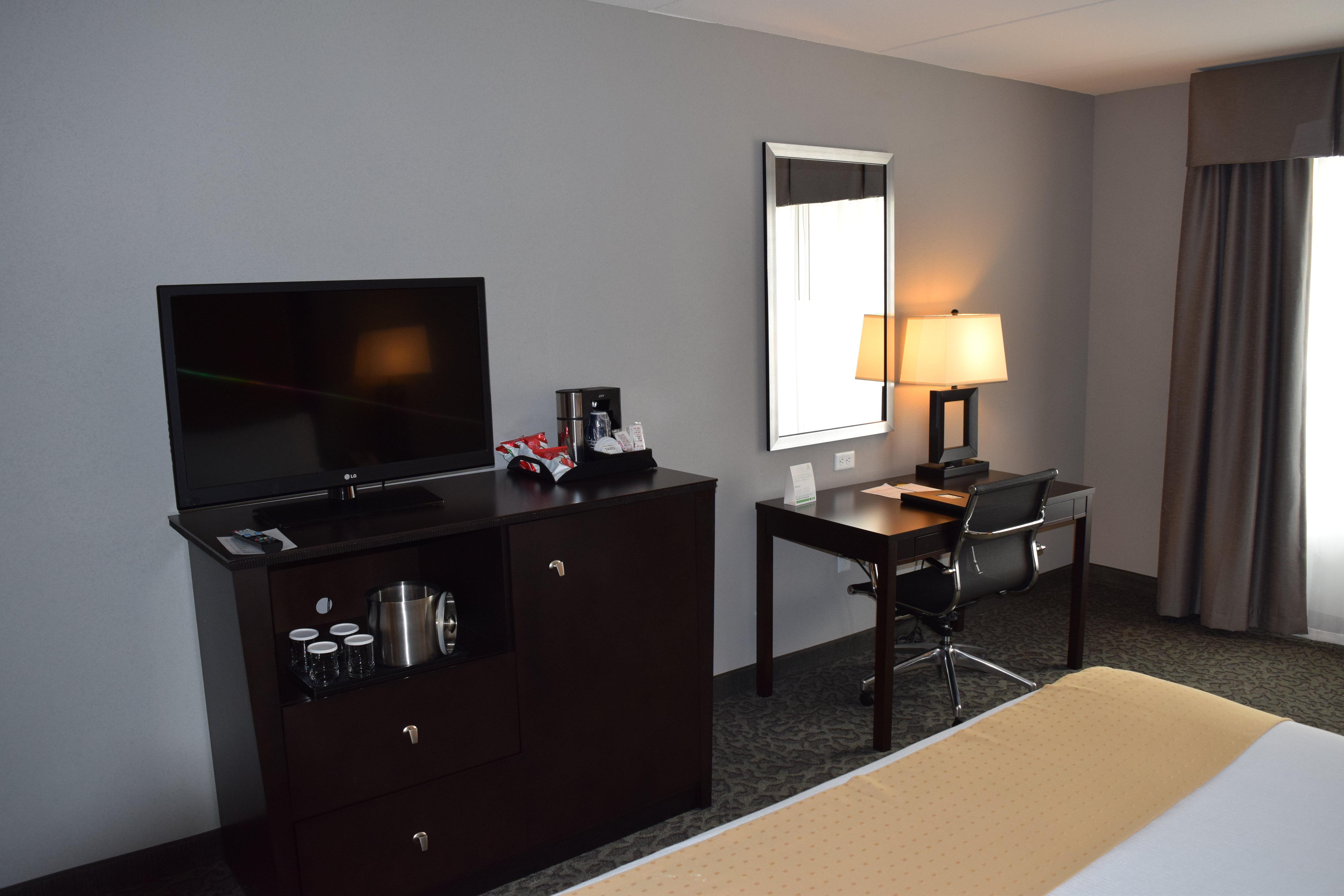 Holiday Inn And Suites East Peoria By Ihg Exterior photo