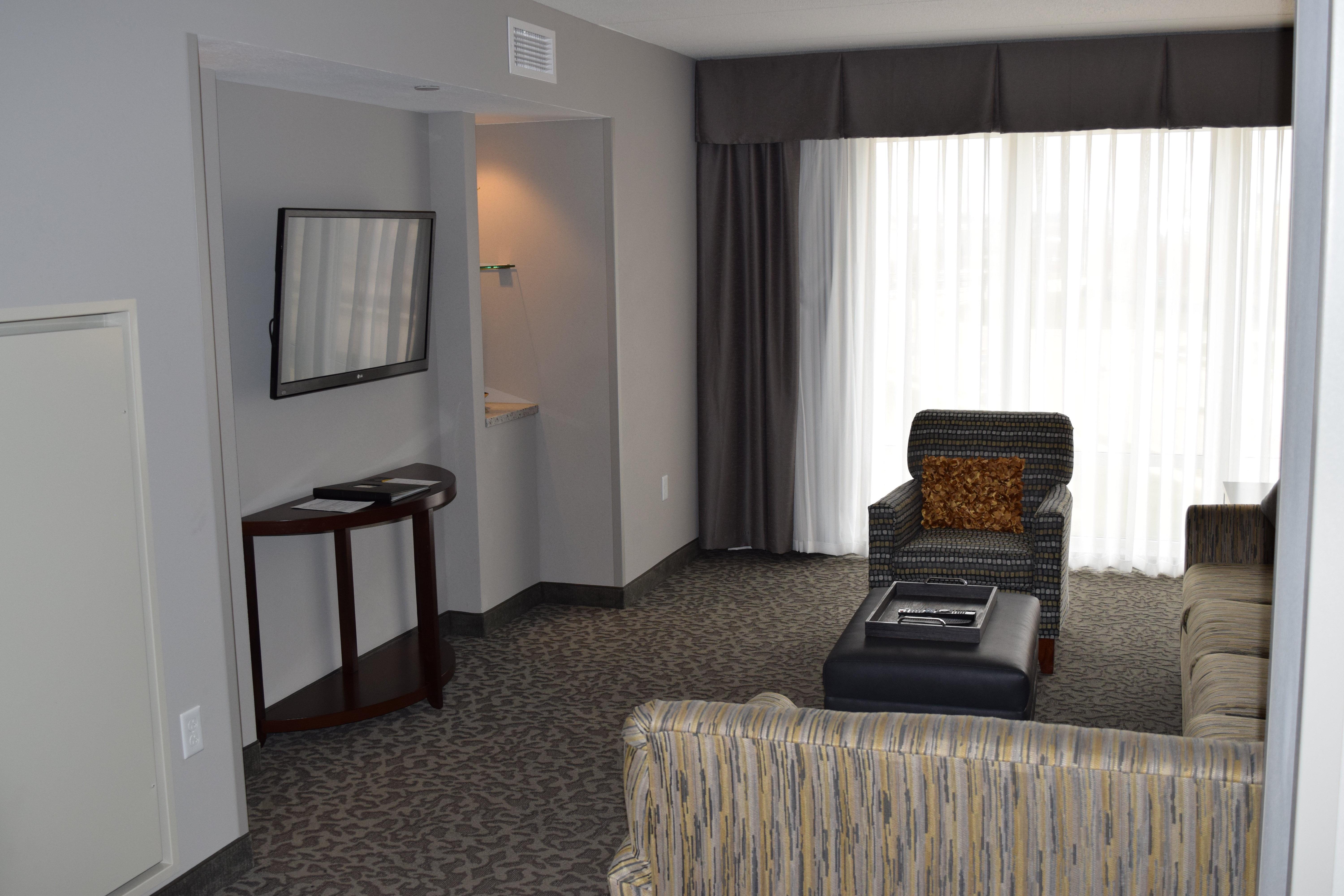Holiday Inn And Suites East Peoria By Ihg Exterior photo