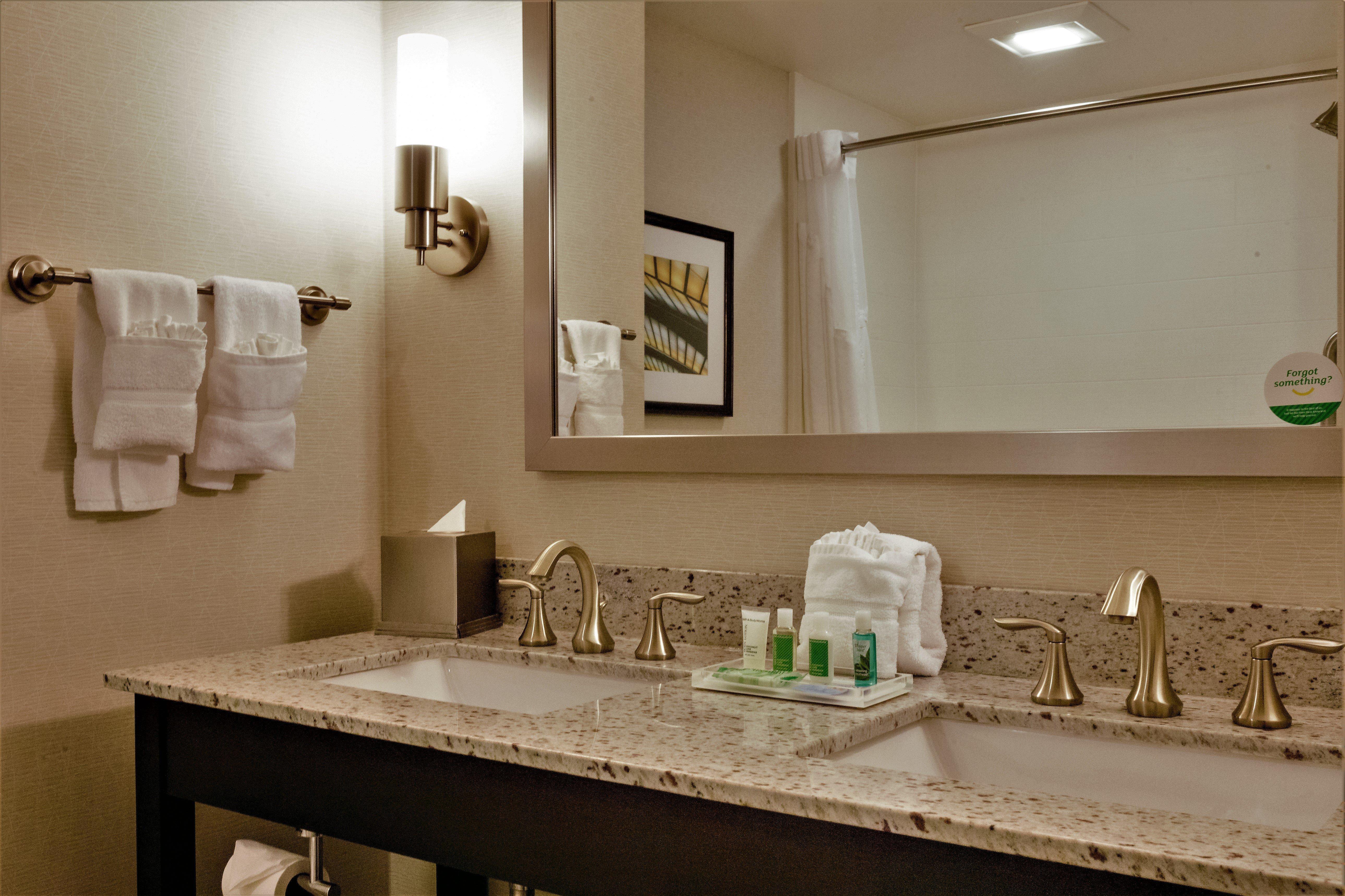 Holiday Inn And Suites East Peoria By Ihg Exterior photo