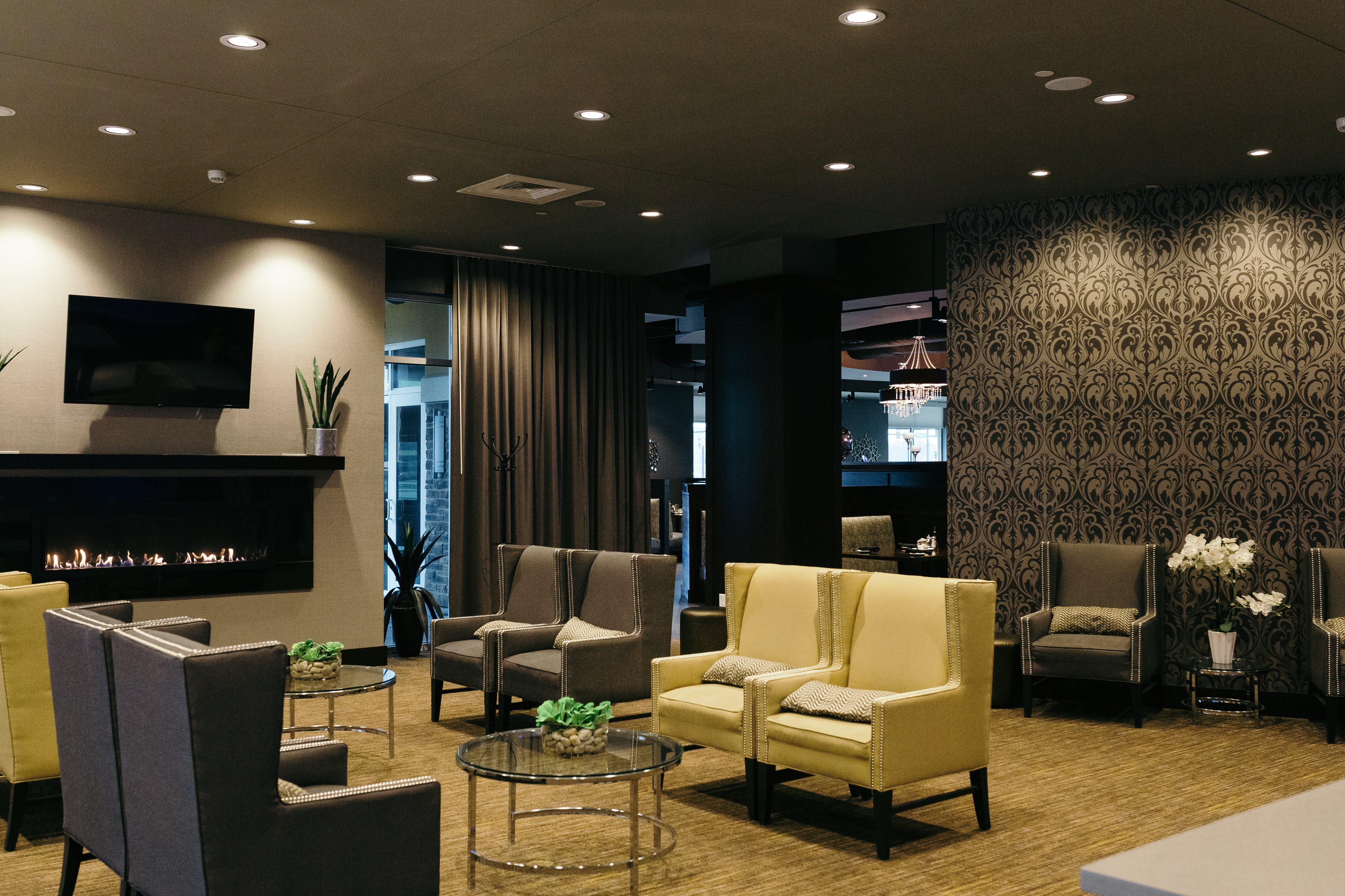 Holiday Inn And Suites East Peoria By Ihg Exterior photo