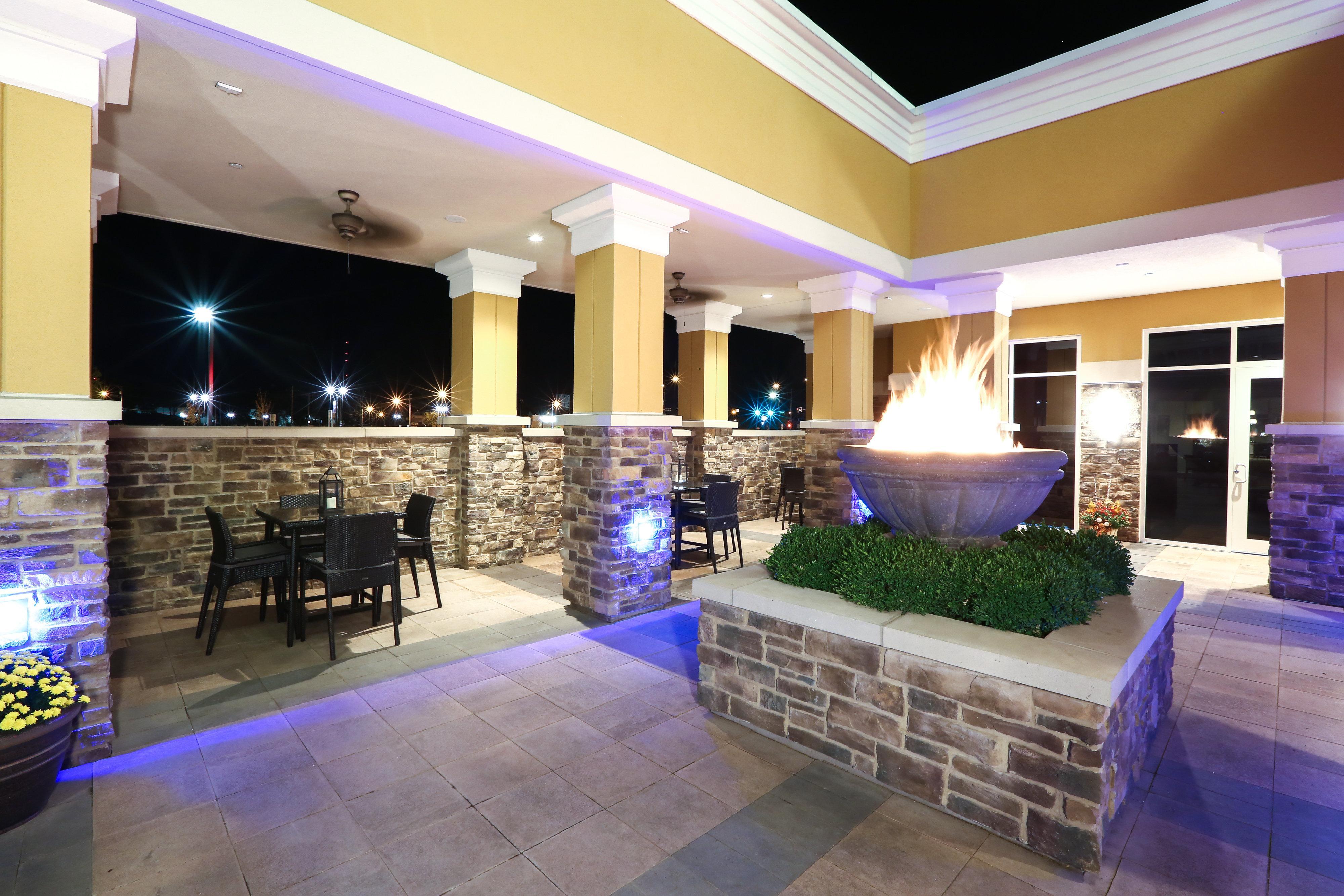 Holiday Inn And Suites East Peoria By Ihg Exterior photo