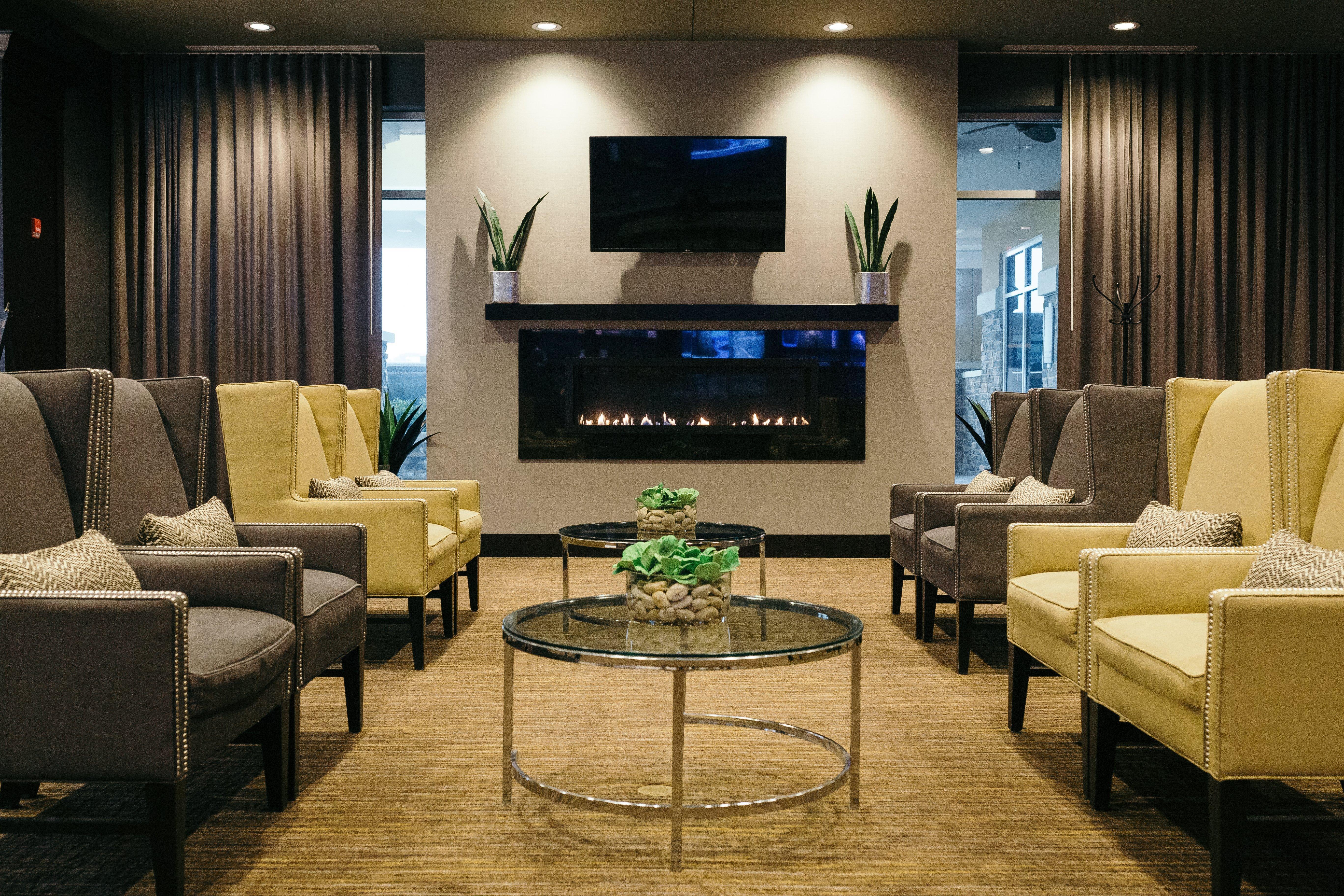 Holiday Inn And Suites East Peoria By Ihg Exterior photo