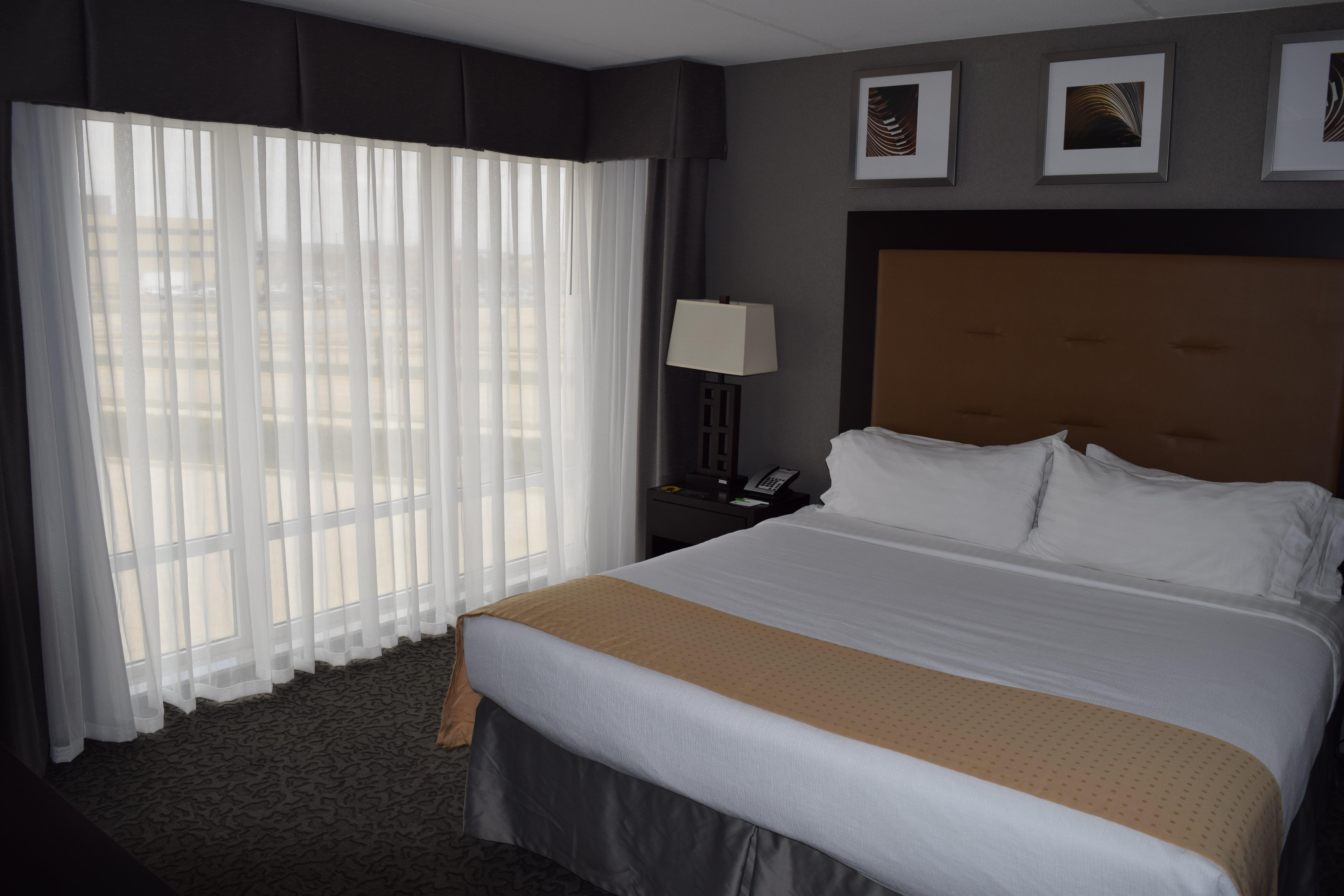 Holiday Inn And Suites East Peoria By Ihg Exterior photo