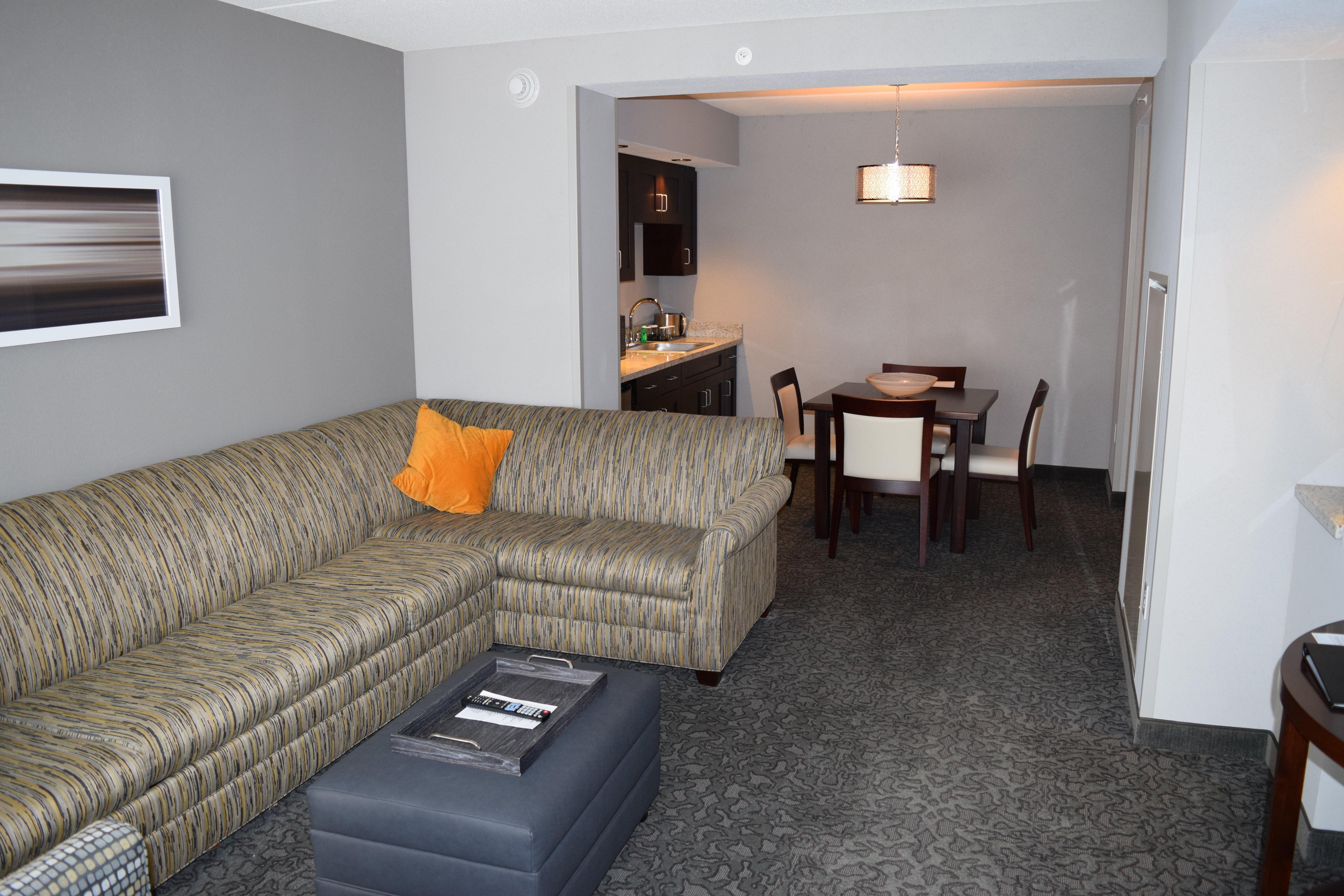 Holiday Inn And Suites East Peoria By Ihg Exterior photo