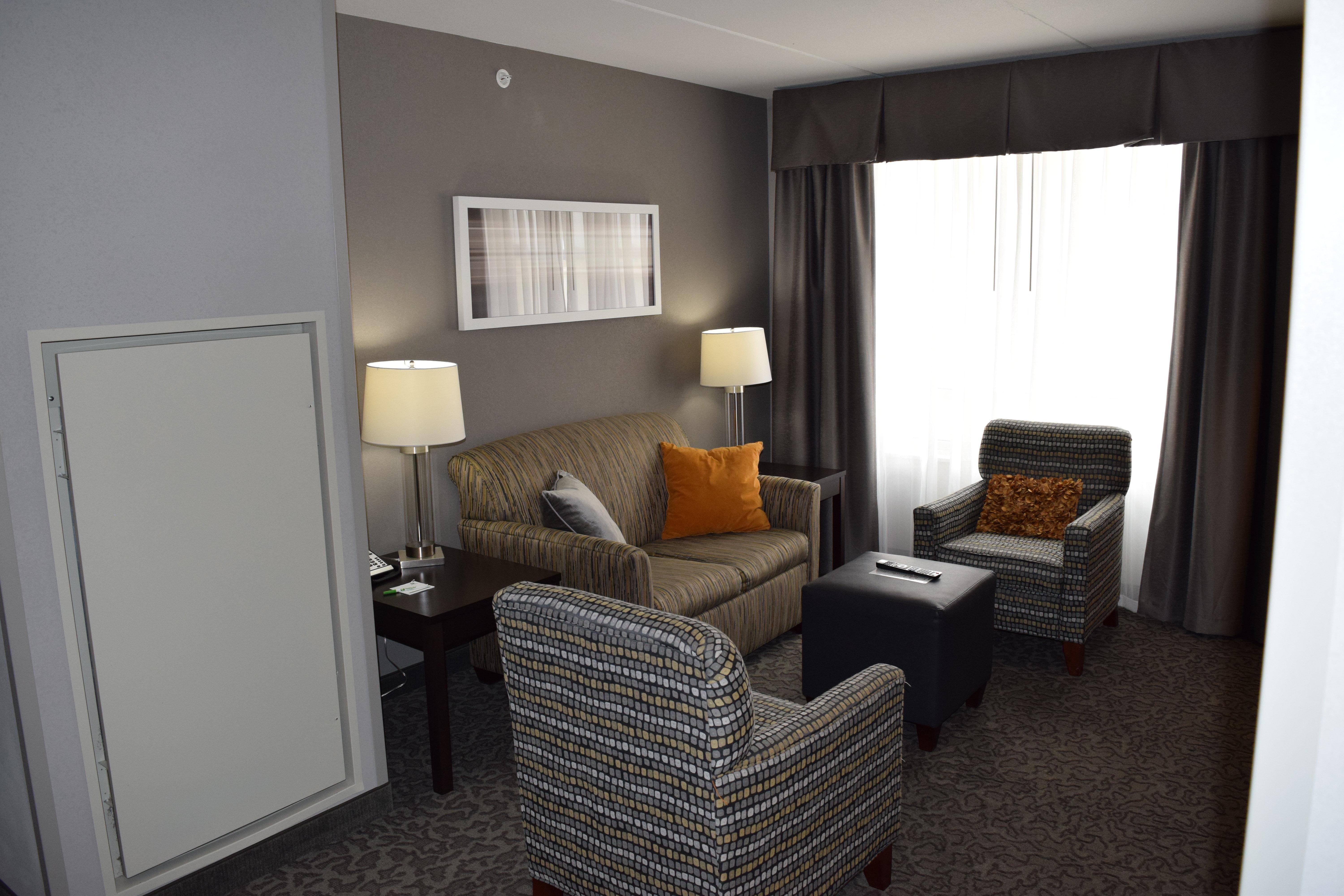 Holiday Inn And Suites East Peoria By Ihg Exterior photo